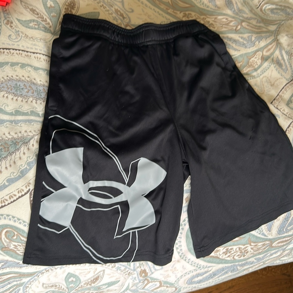 Boys black under armor shorts size medium